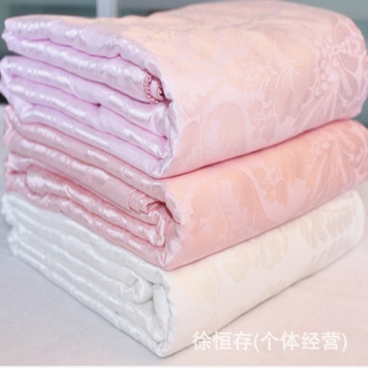 蚕丝被厂家:温暖背后的匠心与创新